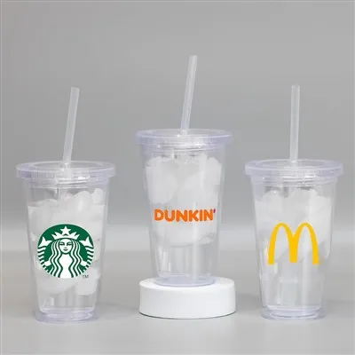 Przezroczyste kubki plastikowe z logo